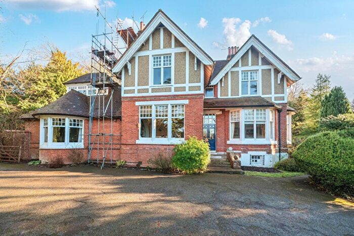 3 Bedroom Flat For Sale In Park Ley Road, Woldingham, CR3