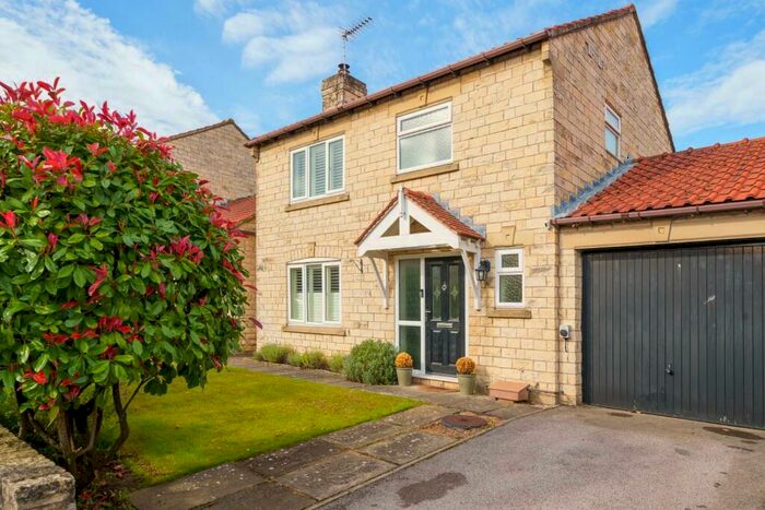 3 Bedroom House To Rent In Milnthorpe Way, Bramham, Wetherby, LS23