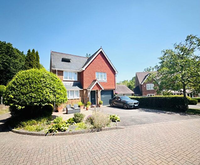 5 Bedroom Detached House For Sale In Beauclerk Green, Winchfield, RG27