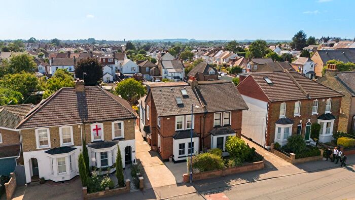 4 Bedroom Semi-Detached House For Sale In Whitehill Road, Gravesend, Kent, DA12