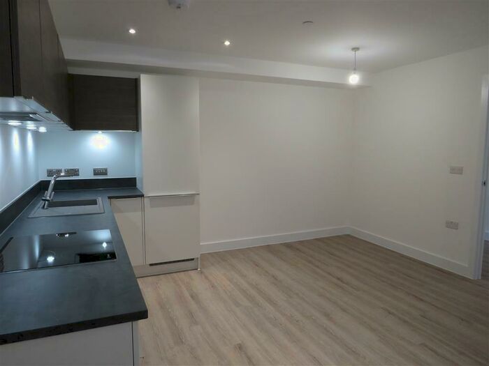 2 Bedroom Apartment To Rent In Broadway, Peterborough, PE1