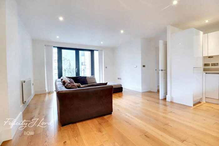 2 Bedroom Flat To Rent In Bow Common Lane, London, E3