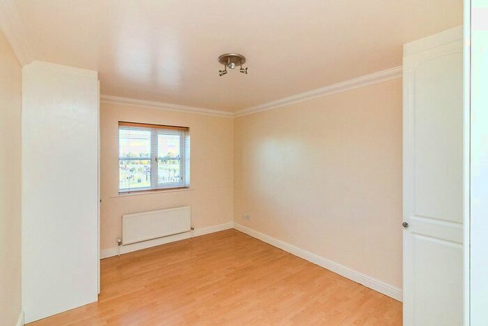 2 Bedroom Flat For Sale In Garden Court, Barnsley, South Yorkshire, S70