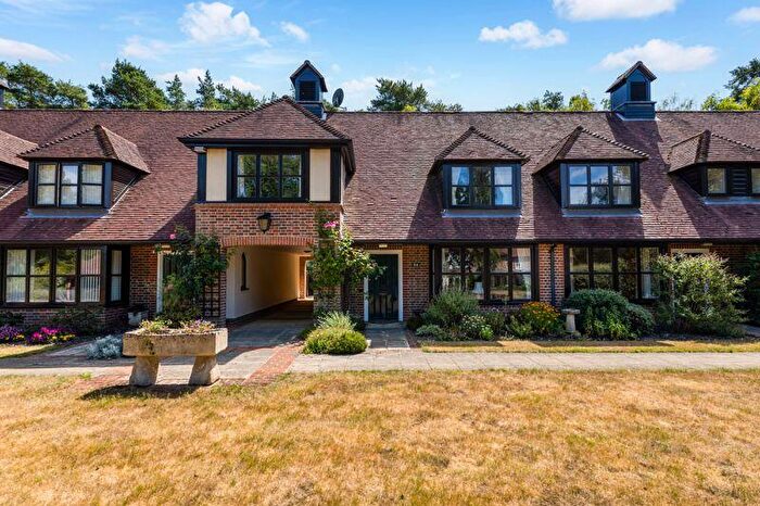 3 Bedroom Cottage For Sale In Mytchett, Camberley, GU16