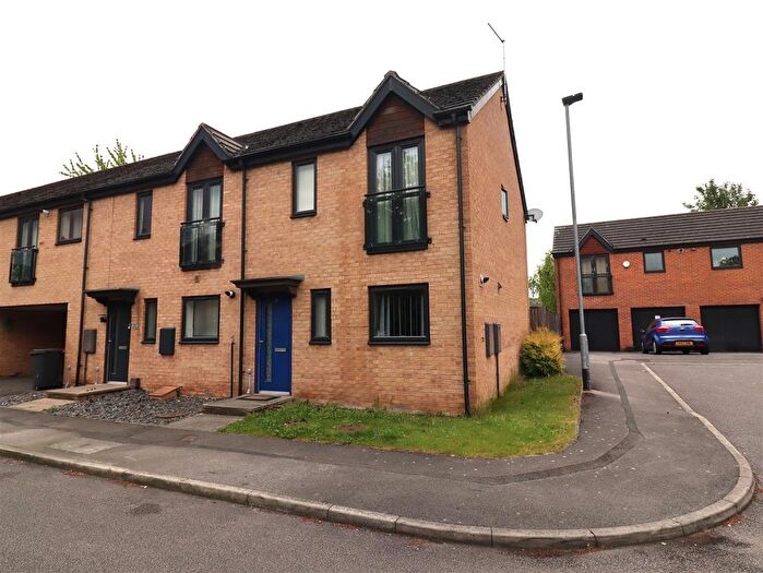 3 Bedroom Town House For Sale In Lady Oak Way, East Herringthorpe. Rotherham., S65