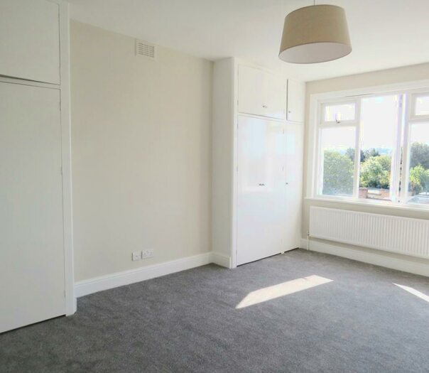 2 Bedroom Apartment To Rent In The Gardens, East Dulwich, London, SE22