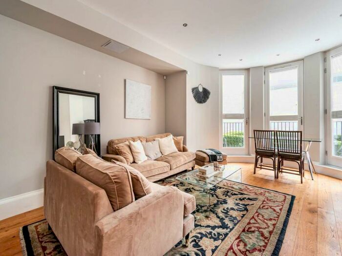 2 Bedroom Flat To Rent In Broughton Market, New Town, Edinburgh, EH3