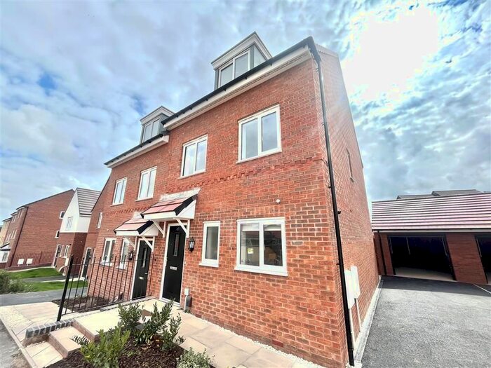 3 Bedroom Property To Rent In Harviston Avenue, Gedling, Nottingham, NG4