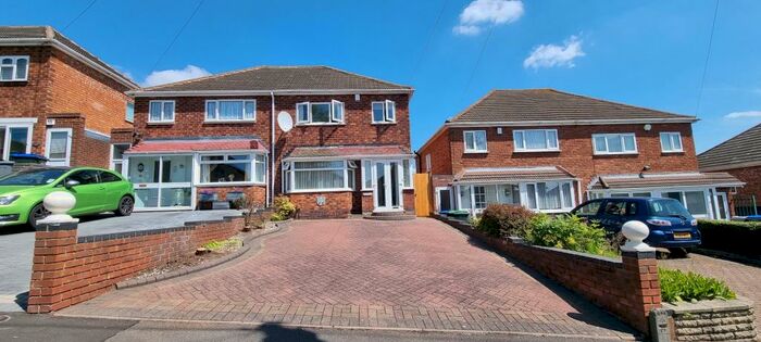 3 Bedroom House To Rent In Lechlade Road, Birmingham, B43