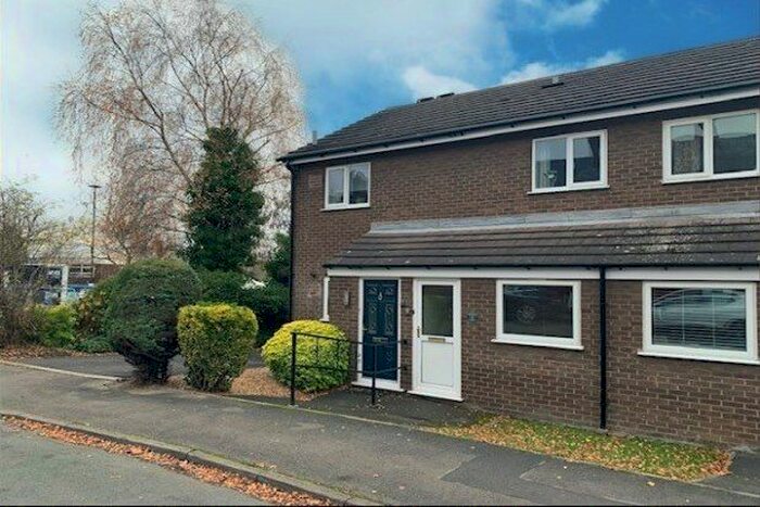 2 Bedroom Flat To Rent In Chapel Court, Stockport, SK6