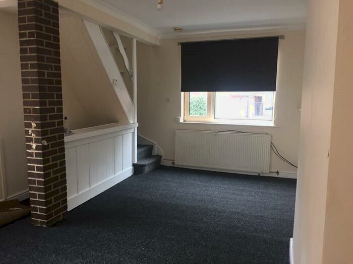 4 Bedroom House To Rent In Milgate Street, Royston, S71