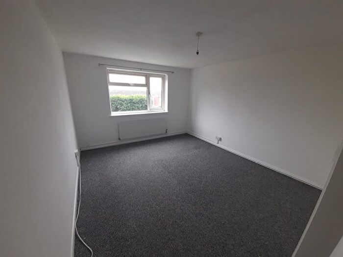 2 Bedroom Flat To Rent In Flat, Richmond Court, Birmingham Road, Sutton Coldfield, B72