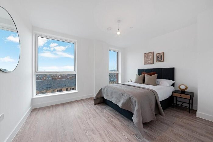 3 Bedroom Flat To Rent In Dukes Road, Wood Street, Walthamstow, E17