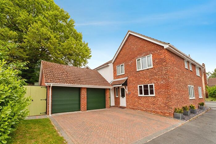 4 Bedroom Detached House For Sale In Hollybush Way, Linton, Cambridge, CB21