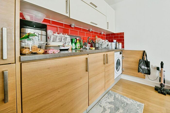 2 Bedroom Flat For Sale In Woolners Way, Stevenage, Hertfordshire, SG1