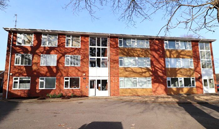 2 Bedroom Flat For Sale In Westfield Avenue, Hayling Island, PO11