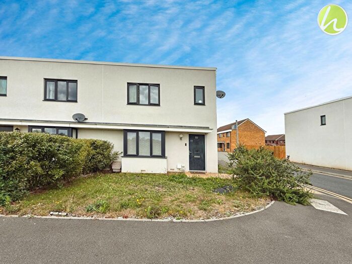 3 Bedroom Semi-Detached House For Sale In Shearwater Avenue, East Tilbury, RM18