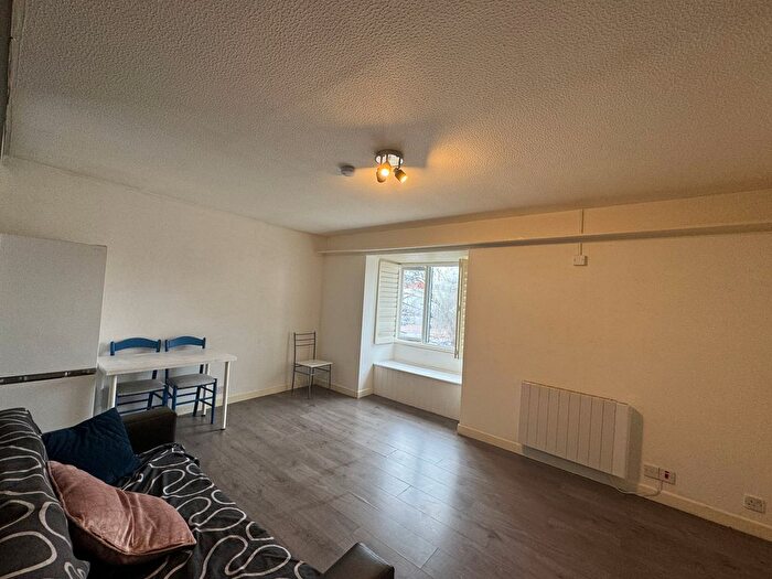 1 Bedroom Flat To Rent In Rusper Close, London, NW2