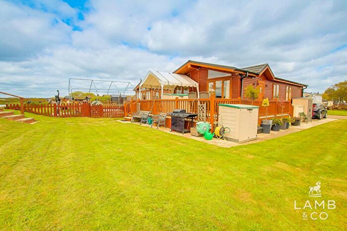 3 Bedroom Mobile/park Home For Sale In Flag Hill, Great Bentley, Colchester, CO7