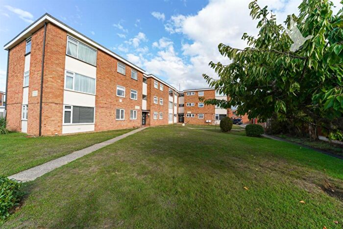3 Bedroom Flat For Sale In Wimsey Court, Witham, CM8