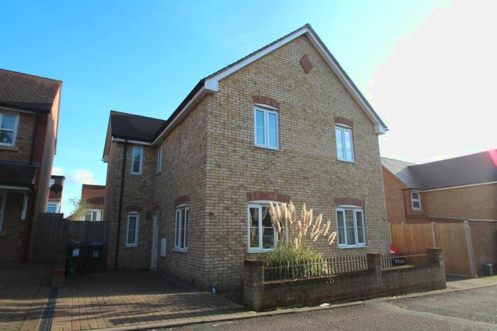 2 Bedroom Property To Rent In Dowling Court, Hemel Hempstead, HP3