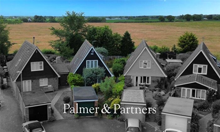 2 Bedroom Detached House For Sale In The Crescents, Reydon, Suffolk, IP18