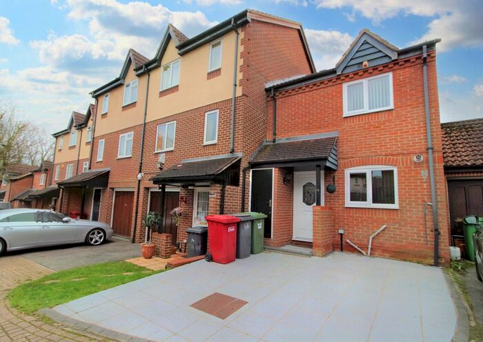 2 Bedroom Terraced House To Rent In Littlebrook Avenue, Slough, SL2