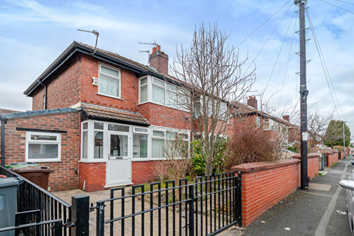 3 Bedroom Semi-Detached House For Sale In Farrant Road, Manchester, M12