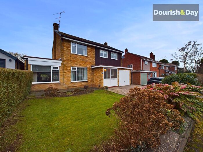 3 Bedroom Detached House For Sale In Yelverton Avenue, Stafford, ST17