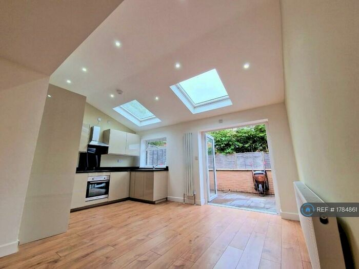 1 Bedroom Flat To Rent In Shenley Lane, Birmingham, B29