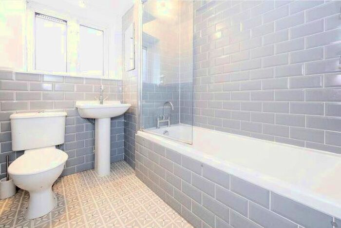 2 Bedroom Flat To Rent In Althorne Gardens, London, E18