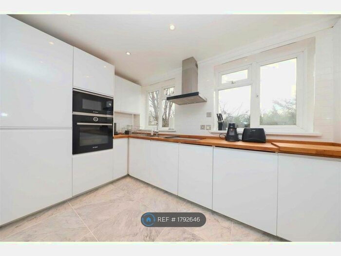 3 Bedroom Maisonette To Rent In Kingston Close, Northolt, UB5