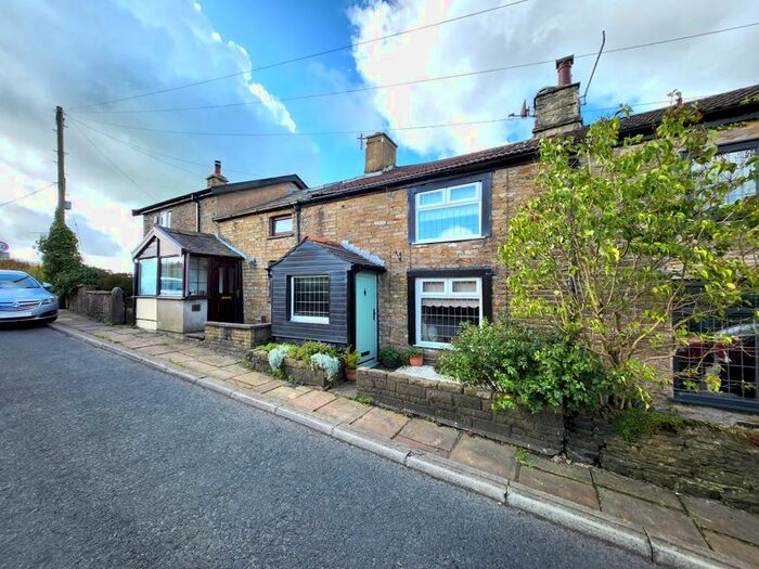 2 Bedroom Cottage For Sale In Blacksnape Road, Hoddlesden, Darwen, BB3