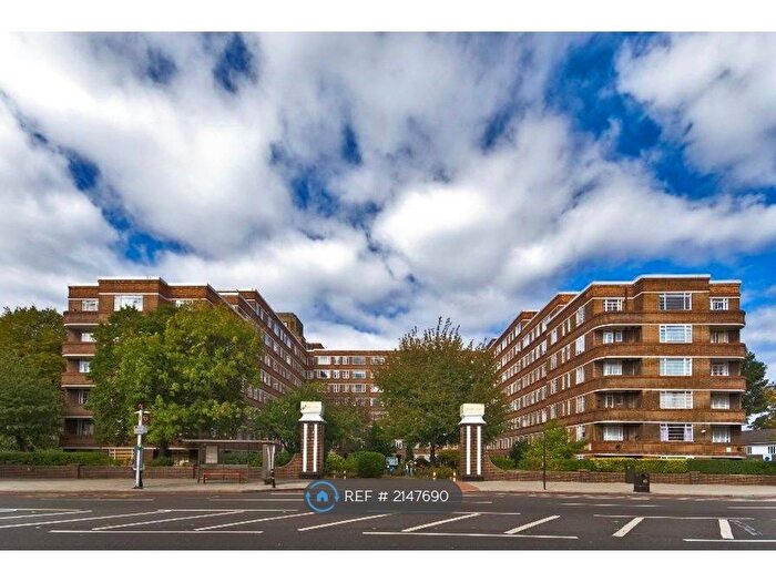 2 Bedroom Flat To Rent In Du Cane Court, London, SW17