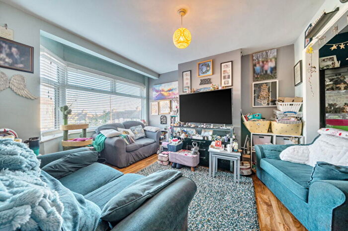 3 Bedroom Terraced House For Sale In Grosvenor Crescent, Dartford, DA1