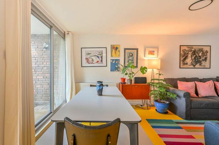 2 Bedroom Flat To Rent In Taransay Walk, Islington, London, N1