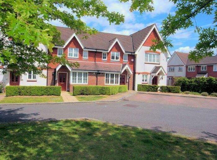 3 Bedroom House To Rent In Hopkin Close, Guildford, GU2