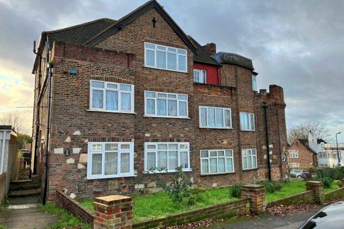 2 Bedroom Flat To Rent In Wakemans Hill Avenue, London, NW9