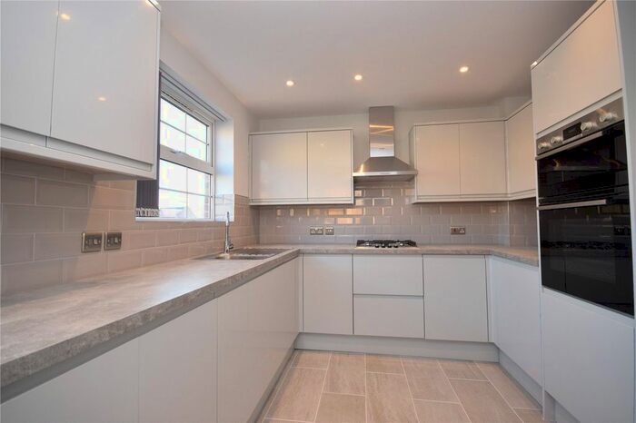 5 Bedroom Town House To Rent In Stoneleigh Lane, Leeds, West Yorkshire, LS17