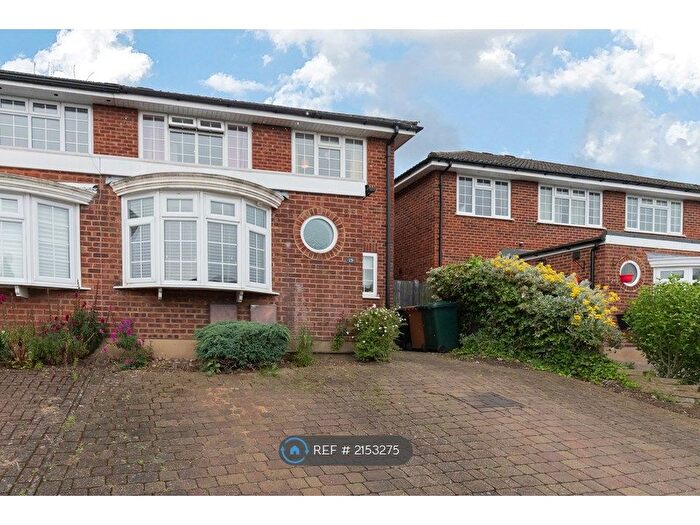 4 Bedroom Semi-Detached House To Rent In The Maltings, Hunton Bridge, Kings Langley, WD4