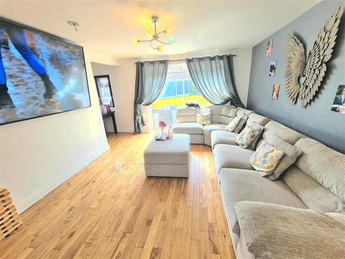4 Bedroom Semi-Detached House To Rent In Philip Avenue, Nuthall, Nottingham, NG16