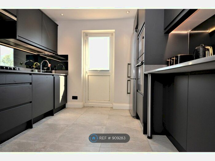 2 Bedroom Flat To Rent In Marlborough Road, Bounds Green, N22