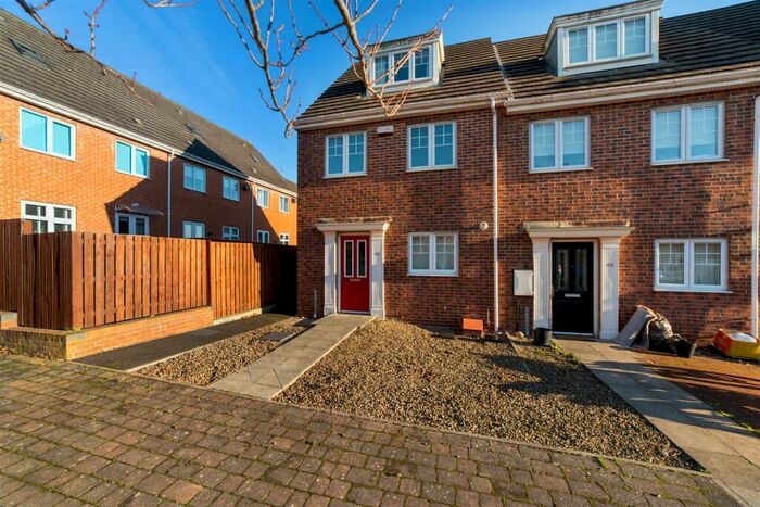 3 Bedroom Town House To Rent In Skendleby Drive, Gosforth, NE3