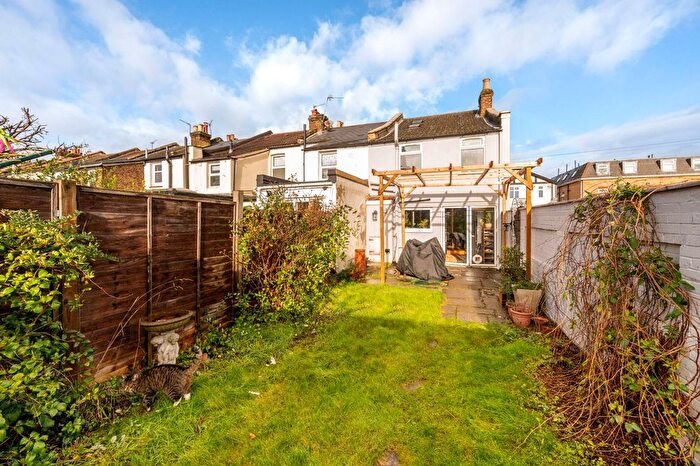 2 Bedroom End Of Terrace House For Sale In Grafton Road, New Malden, KT3