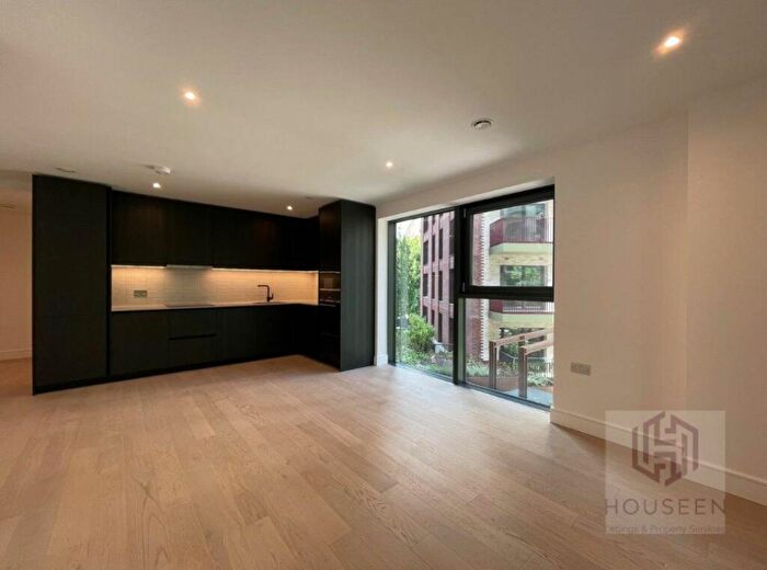 2 Bedroom Flat To Rent In Hawksbury Heights -, S79