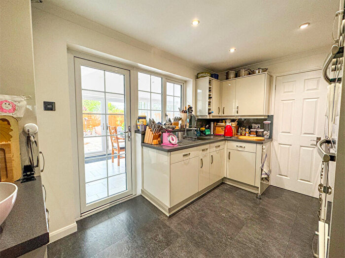 3 Bedroom Semi-Detached House For Sale In Caernarvon Close, Hockley, SS5