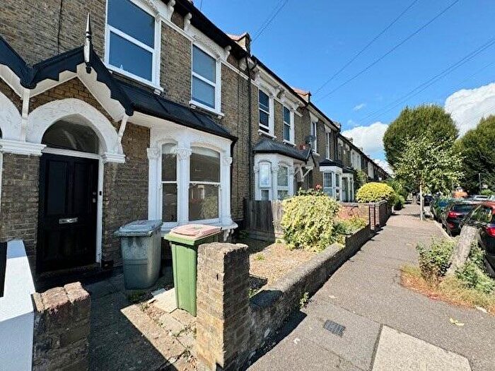 2 Bedroom Flat To Rent In Tylney Road, Forest Gate, E7