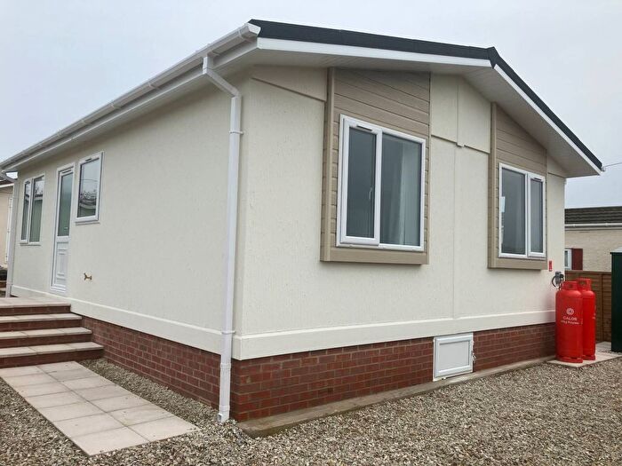 1 Bedroom Mobile/park Home For Sale In The Reddings, Cheltenham, GL51