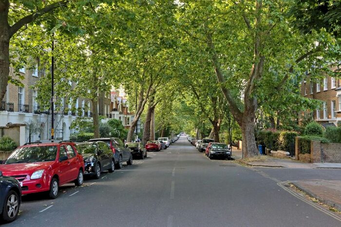 2 Bedroom Flat To Rent In Camberwell Grove, London, SE5