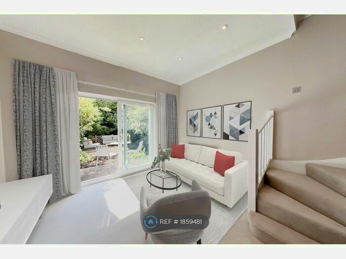 3 Bedroom Terraced House To Rent In Linnet Close, Exeter, EX4